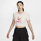 NIKE Swoosh グラフィック スリム クロップド Tシャツ 送関込 NIKE公式】ナイキ スポーツウェア ウィメンズ スリム クロップド
